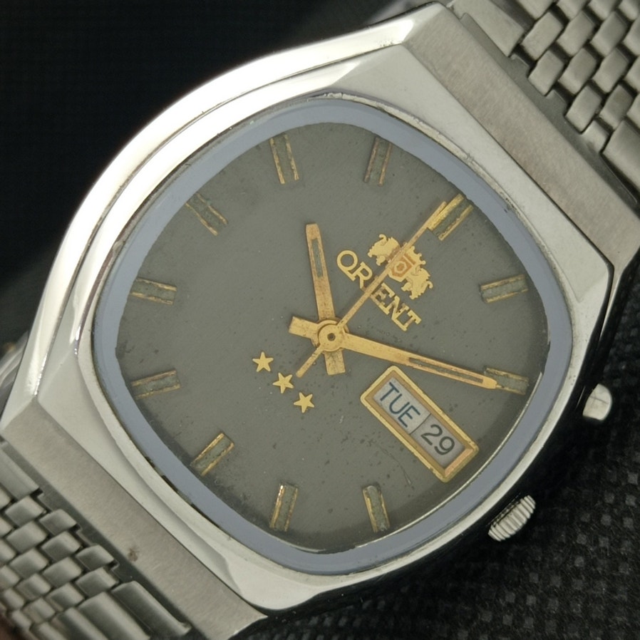 Vintage 1989 Orient Automatic Mens Silver Watch WDaydate Gold Accents Vintage 1989 Orient Automatic Mens Silver Watch WDaydate Gold Accents
